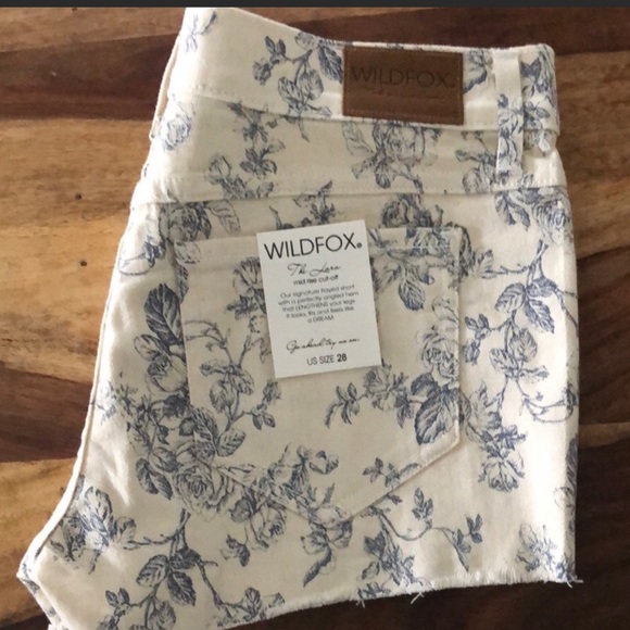 NEW WildFox Lara Mid Rise shorts - Picture 5 of 6